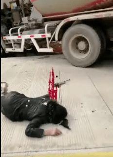 爆料撞摩托车妇女视频,网友热议安全出行